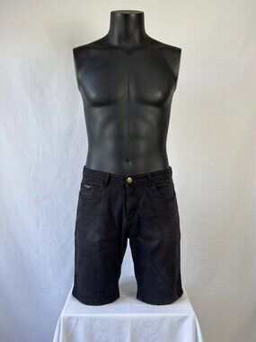 The Polo Jack Slim Men's Jeans in Short  are a stylish and versatile choice